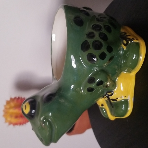 Ceramic Frog Holder - Picture 2 of 5